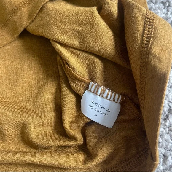 Vuori Heather Short Sleeve Tech Tee T Shirt - Picture 3 of 4